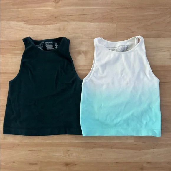Ribbed Dark Green and Ombre Crop Tops Women's Medium Set of 2 - Picture 2 of 7